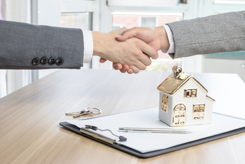 House developers and customers shook hands